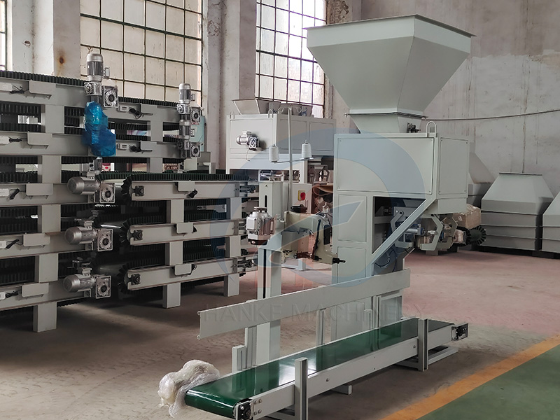 What are the characteristics and advantages of 2-5 kg organic fertilizer packaging machine?