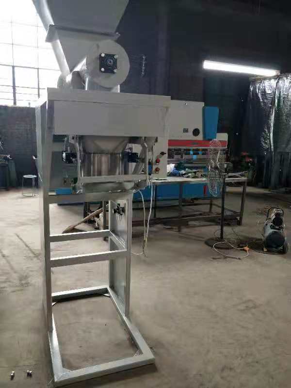 Iron powder and mineral powder spiral quantitative packaging machine suitable for the application of