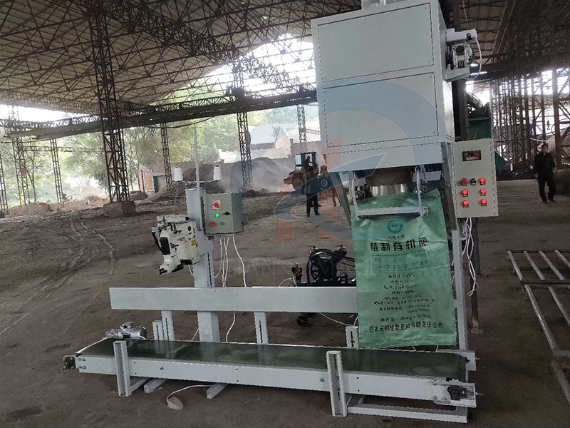 Which type of packaging machine is used for fertilizer granule packaging?