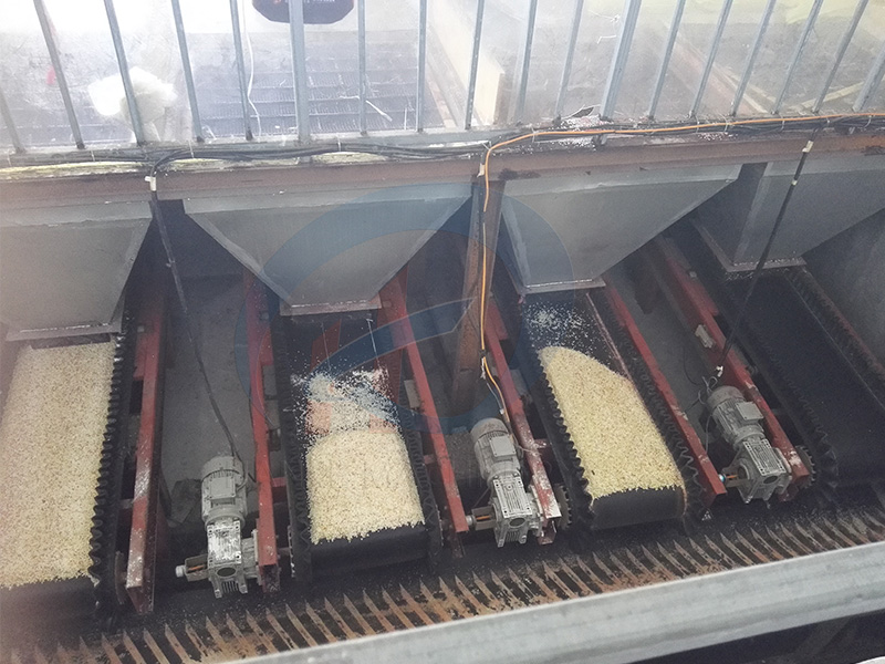 How to mix powdered organic fertilizer in a single silo