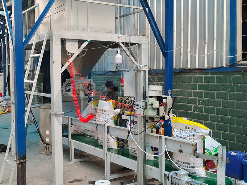 Which manufacturer should I choose for the double-bucket packaging and weighing of the microbial fer