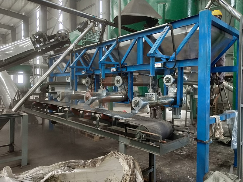 Which type of fertilizer blending machine should be chosen for compound fertilizer blending, a stati